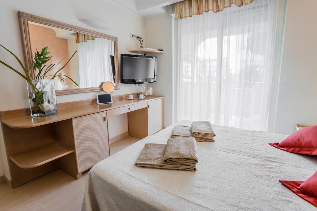 Hotel Derby Exclusive Milano Marittima Exterior photo